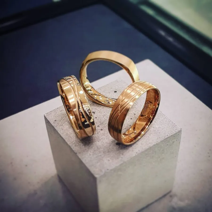 Handgjorda vigselringar i guld från Elegance