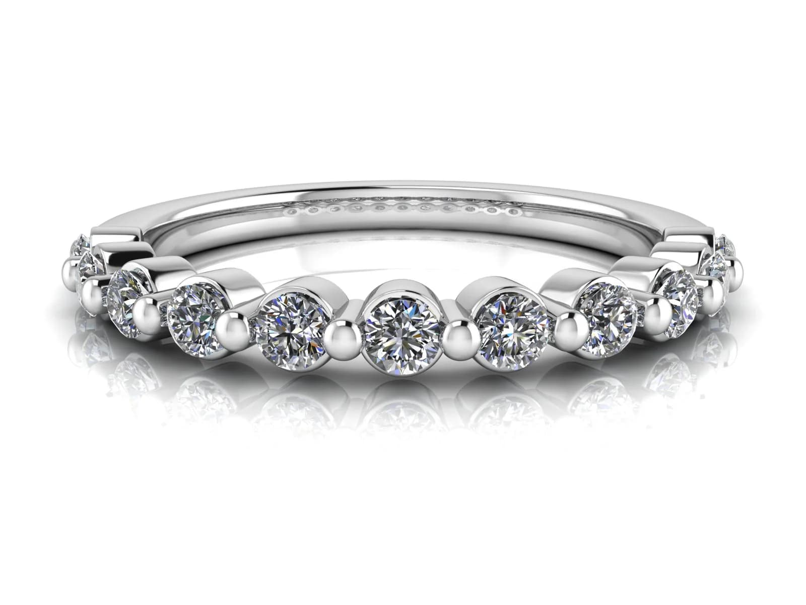 Diamantring allians Vini 0,03 18k — i 18k Vitguld — med rundslipad (briljant) diamant — framifrån